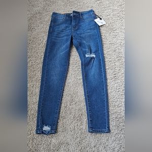 Junior girl's high waisted blue jeans. Simpl Young Basics jeans.